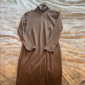 Old Navy Ribbed Maternity Long Sleeve Dress in Taupe Medium